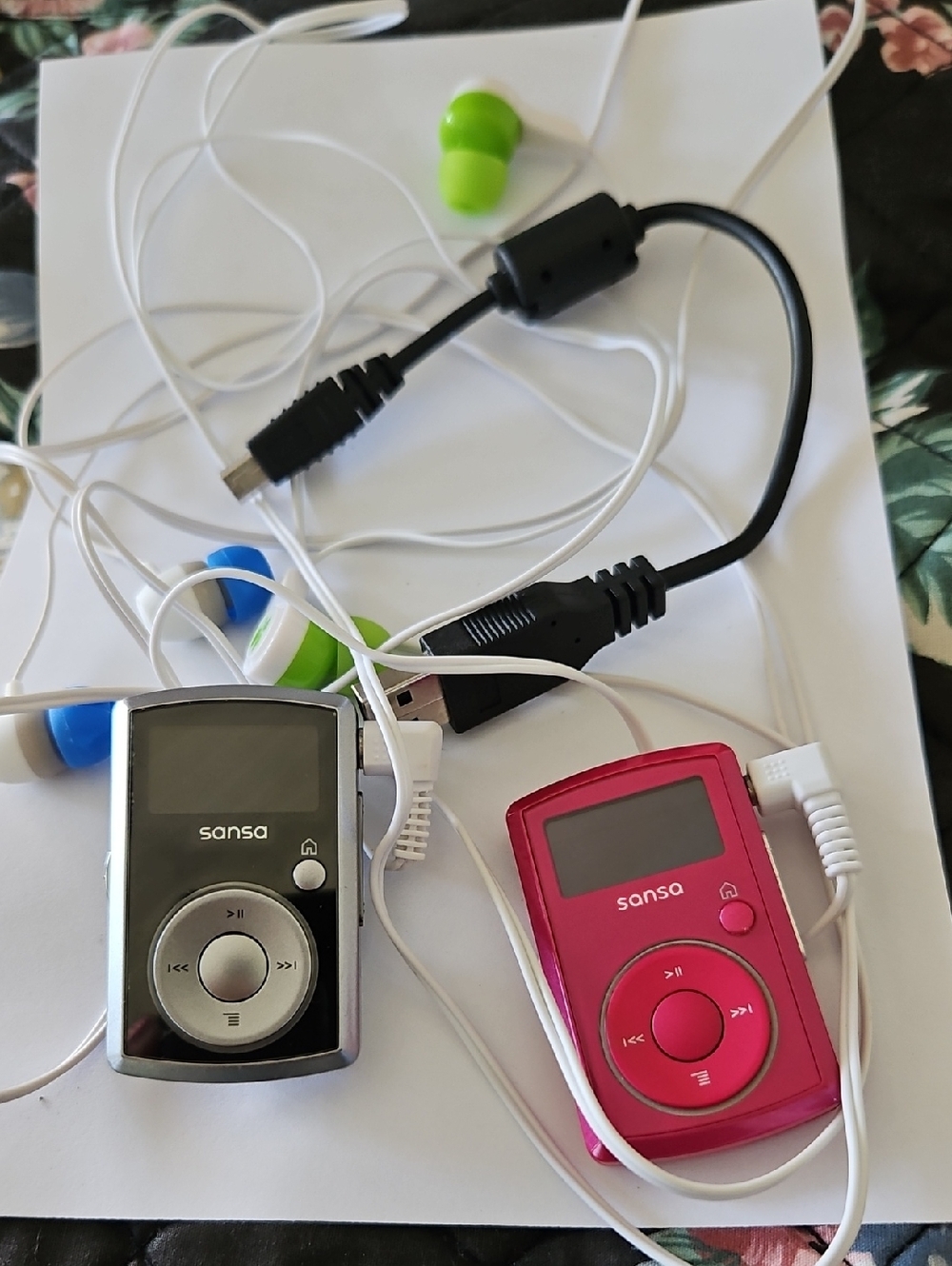 Sandisk Sansa Digital Mp3 Players, Works, With Ear Buds And Charger